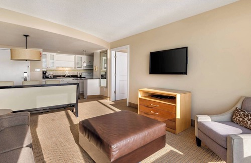 Northeast Virginia Beach Condo | Beachside Location! Beautiful 2 Bedroom Condo in Virginia Beach - Sleeps 6!
