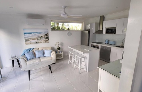 Urangan Apartment | BEACHSIDE LUXURY HIDEAWAY a Hamptons inspired coastal design gorgeous apartment.