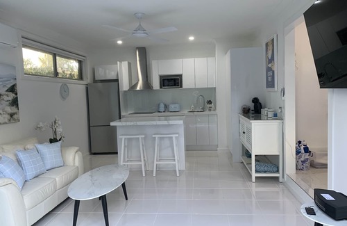 Urangan Apartment | BEACHSIDE LUXURY HIDEAWAY a Hamptons inspired coastal design gorgeous apartment.