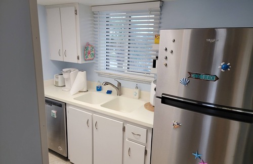 Ormond Beach Condo | Beachside - No streets to cross! 1BR Sleeps 4 - Ormond Beach