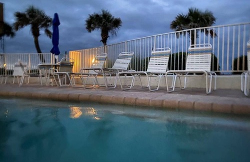 Ormond Beach Condo | Beachside - No streets to cross! 1BR Sleeps 4 - Ormond Beach