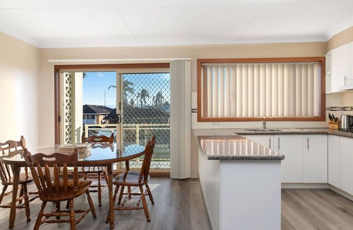 Warilla Apartment | Beachside Nook @ Warilla - Next to Warilla Beach