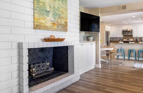 Balboa Peninsula Apartment | Beachside Oasis in Newport Beach – Steps to Balboa Park, Pier, and The Fun Zone!