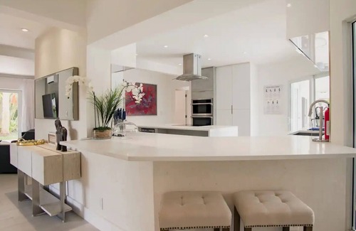 Harbor Beach House | Beachside Oasis in Prime Location w/Pool & Gardennn