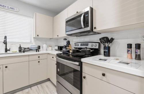Harbordale Apartment | Beachside Parking - Las Olas, Airport, Port Evg