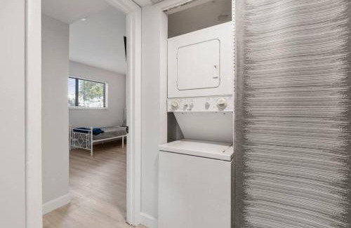 Harbordale Apartment | Beachside Parking - Las Olas, Airport, Port Evg