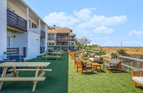 Willoughby Spit Apartment | *Beachside Property* Lighthouse Suite @ Wind & Sea