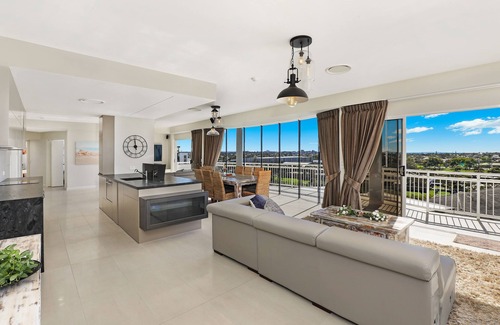 Buddina Apartment | Beachside Resort - Kawana Waters