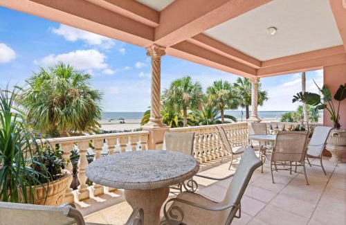 Saint Simons Island House | Beachside Retreat - 907 Beachview Drive