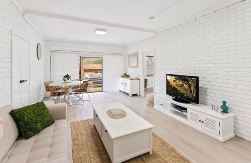 Scarborough Apartment | Beachside Scarborough - 2 bed Unit 400m From Water