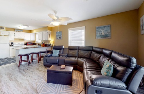 Gulf Shores House | Beachside Snowbird Escape with Views - Walk to Gulf & Little Lagoon Pass Park