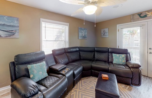 Gulf Shores House | Beachside Snowbird Escape with Views - Walk to Gulf & Little Lagoon Pass Park