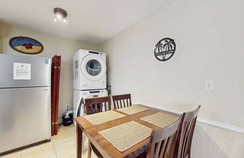 St. Pete Beach Condo | Beachside St. Pete Condo w/Heated Pool – Near Landmark Restaurants