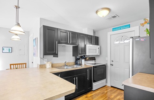 Bradenton Beach House | Beachside Upper Unit with Deck, Steps to Sand and Bridge St