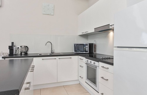 Apollo Bay Villa | Beachside Villa - Free WIFI & Pets Welcome