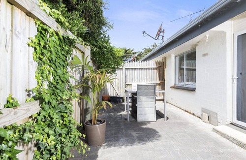 Apollo Bay Villa | Beachside Villa - Free WIFI & Pets Welcome