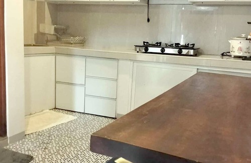 Calatagan Villa | Beachside Villas with Access to Outdoor Pool