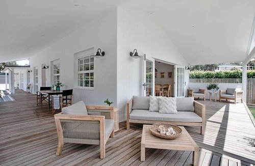 Vincentia House | 'Beachstone'- Soulful Seaside Escape Near the Sand