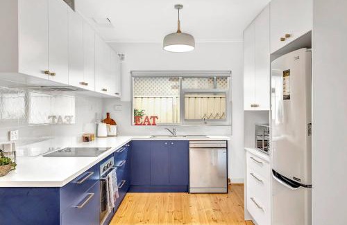 Glenelg East House | Beachtown Breeze - A Coastal Gem in Glenelg East