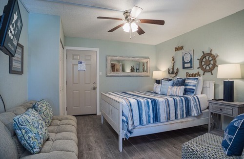 Gulf Shores Condo | Beachview #228 - COZY STUDIO ACROSS FROM THE BEACH & THE HANGOUT