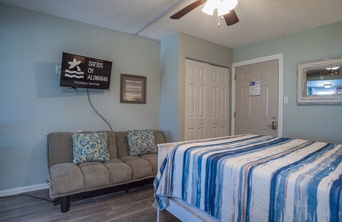 Gulf Shores Condo | Beachview #228 - COZY STUDIO ACROSS FROM THE BEACH & THE HANGOUT
