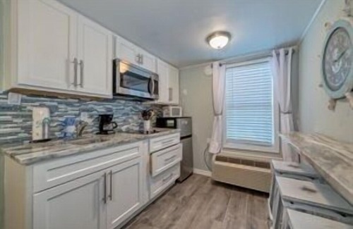 Gulf Shores Condo | Beachview #228 - COZY STUDIO ACROSS FROM THE BEACH & THE HANGOUT