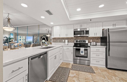 Indian Shores Condo | Beachview, Balcony, BBQ Grill, Free Wi-Fi & Parking ~ 1412 Beach Cottages