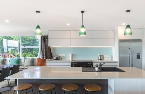 Clarks Beach House | Beachview Bliss - Clarks Beach Holiday Home