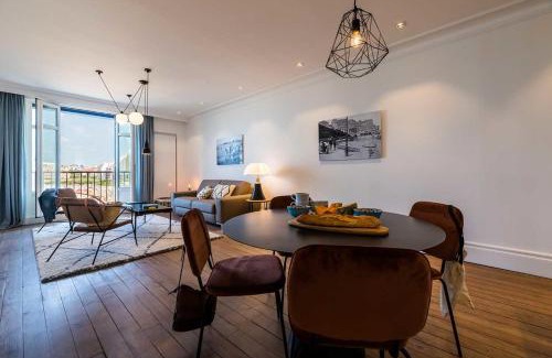 Biarritz City Centre Apartment | BEACHVIEW KEYWEEK Beachfront Renovated Apartment with Parking in Biarritz