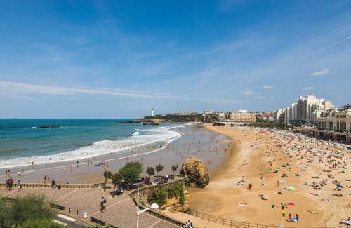 Biarritz City Centre Apartment | BEACHVIEW KEYWEEK Beachfront Renovated Apartment with Parking in Biarritz