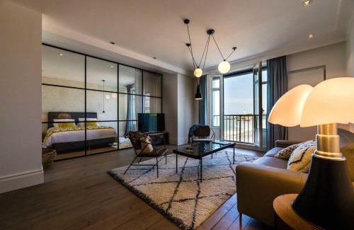 Biarritz City Centre Apartment | BEACHVIEW KEYWEEK Beachfront Renovated Apartment with Parking in Biarritz