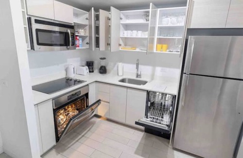 Hallandale Beach Apartment | Beachwalk A King BR