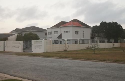Summerstrand Bed & Breakfast | Beachway Guesthouse