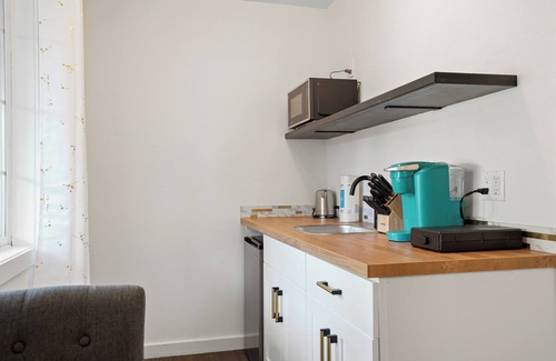 Sharp Park Apartment | Beachy 1BR Escape with SofaBed Golf