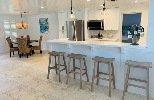 Riverside House | BEACHY BUNGALOW. Within two miles of beaches/boat ramps. Book your WINTER stay!