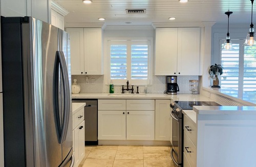 Riverside House | BEACHY BUNGALOW. Within two miles of beaches/boat ramps. Book your WINTER stay!