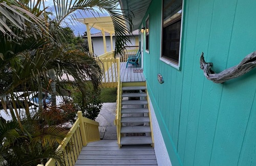 Holmes Beach Apartment | Beachy Coastal Anna Maria Island Rental