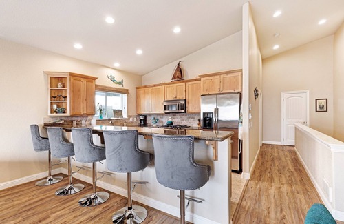 Gold Beach House | Beachy dog-friendly home, w/ocean views, easy beach access, & private hot tub