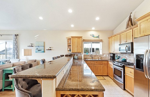 Gold Beach House | Beachy dog-friendly home, w/ocean views, easy beach access, & private hot tub