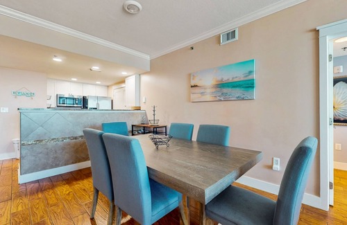 Fort Walton Beach Condo | Beachy Gulf-front condo at Waterscape Washer/dryer in-unit 490 feet of beach