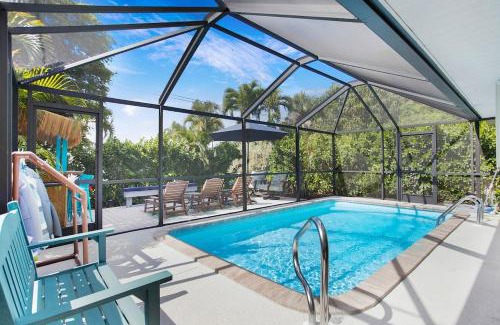 Naples Park House | Beachy Haven 3 bed 2Bath Heated Pool Tiki Bar Sleep 6