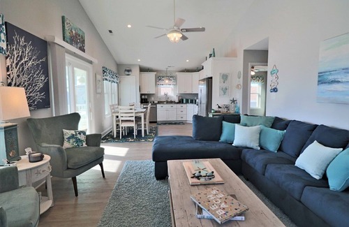 Surf City House | "Beachy Keen" Oceanview Home w/ Fire Pit, Horseshoes, Cornhole, Linens!