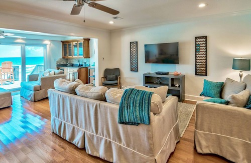Fort Walton Beach - Destin House | Beachy Keen- Soak up the sun with a quick walk to the beach from Green Reef 8!