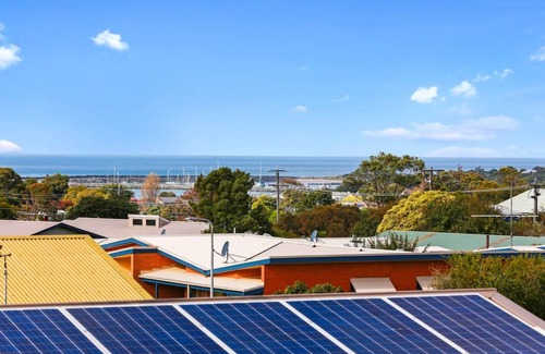 Apollo Bay House | BEACHY KEEN - Walk to the beach