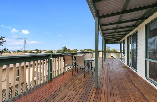 Apollo Bay House | BEACHY KEEN - Walk to the beach