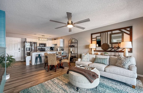 Osage Beach Condo | Beachy Lakefront - Covered Patio - Putting Green - No Stairs/Easy Access - Kg Bd