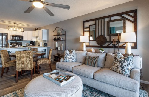 Osage Beach Condo | Beachy Lakefront - Covered Patio - Putting Green - No Stairs/Easy Access - Kg Bd