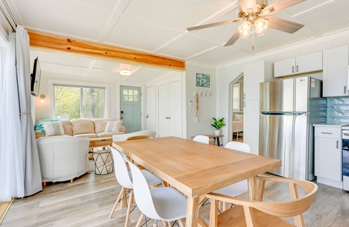 Forestville Cottage | Beachy Palms Cottage on Lake Huron w/Hot Tub!
