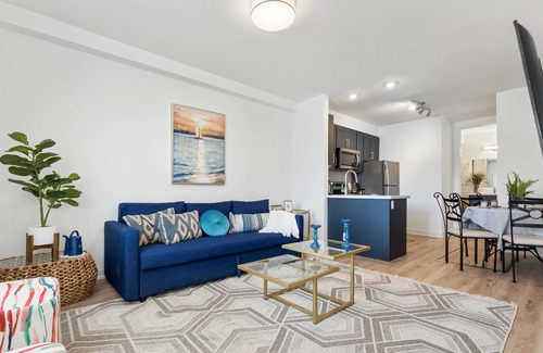 Hamilton Apartment | Beachy Paradise -Spacious 2bdrm apt - Unit 2