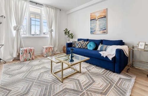 Hamilton Apartment | Beachy Paradise -Spacious 2bdrm apt - Unit 2